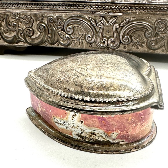 Vintage Silver Small Heart Jewelry Trinket Box - Picture 6 of 10